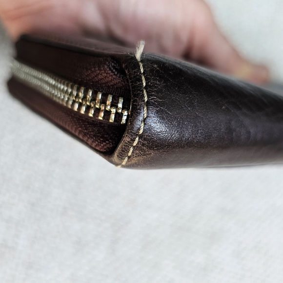 Vintage Coach Brown Zip Around Wallet Soft Pebbled Leather Contrast Stitch - Picture 11 of 13